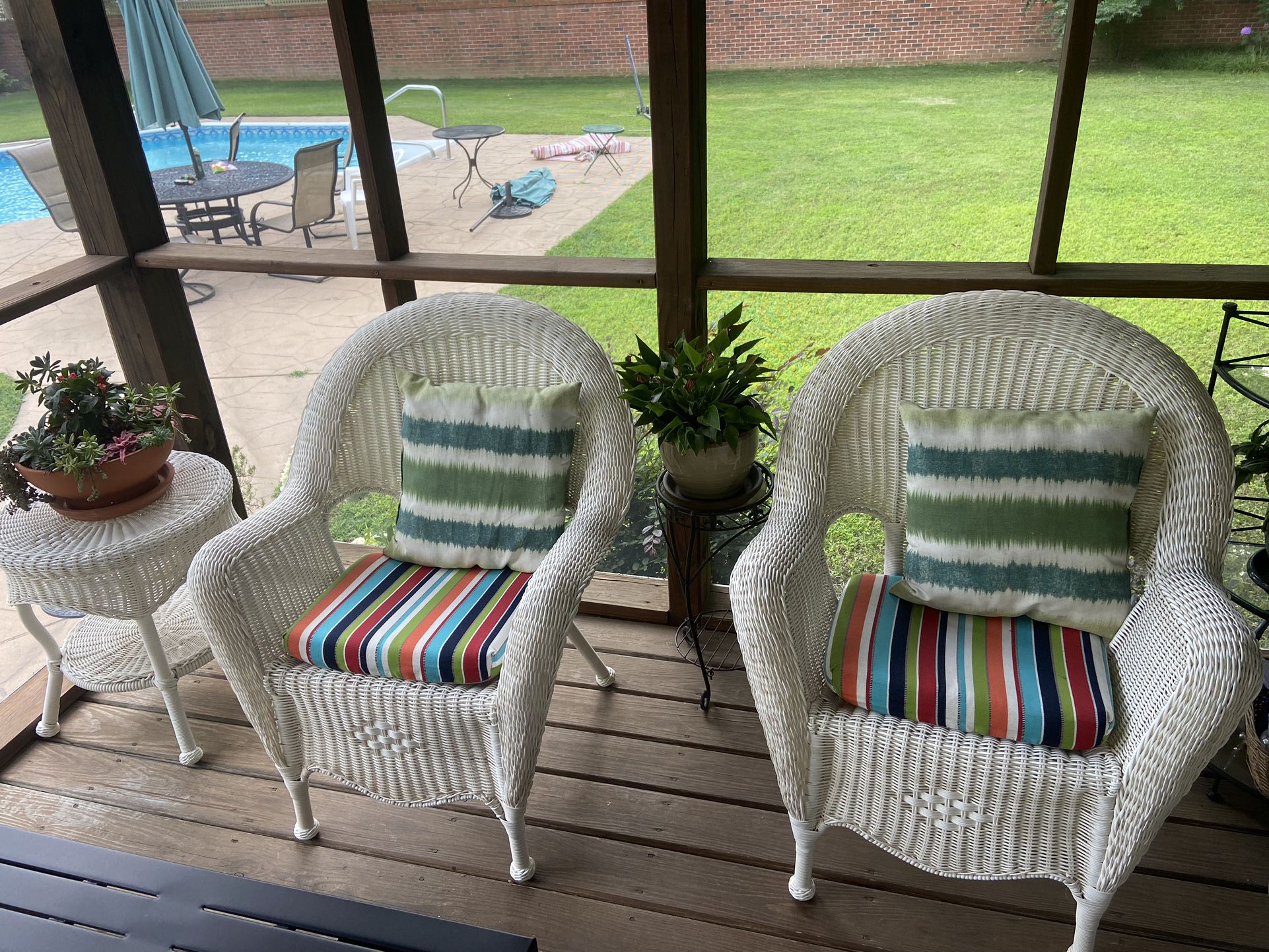 Wicker Patio Furniture (5 pieces Included)