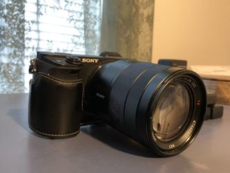 Sony a6400  comes with 3 lenses