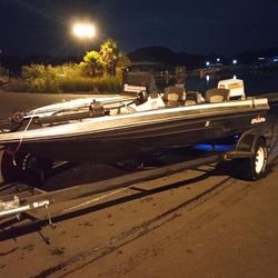 1989  17 ft  Cajun bass boat