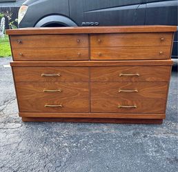 Mid Century 6 Drawer Dresser/Credenza/Media center Bassett Furniture.