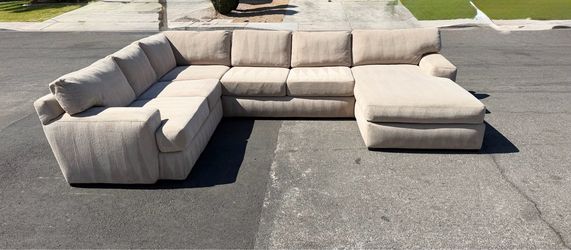 Xl sectional couch sofa (Delivery Available)