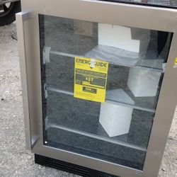 Hisense Beverage Cooler Holds Up To 164 Can 