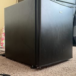 Sunbeam Mini Fridge