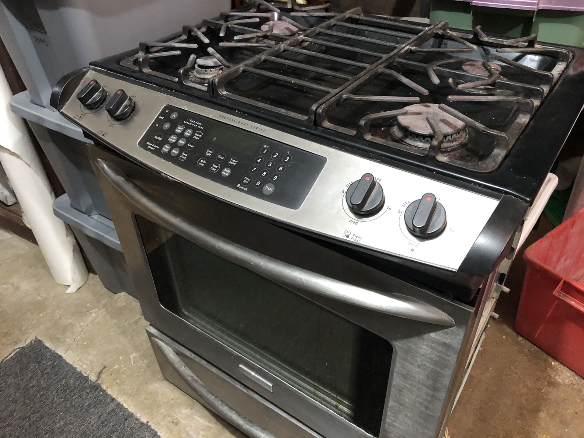 Frigidaire gas stove elect convention oven slashed