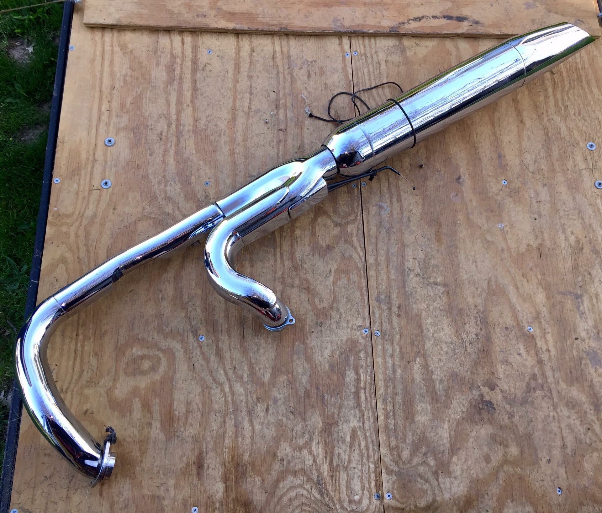 RIGHT Side Exhaust for 2006 Yamaha Stratoliner Motorcycle 1900cc