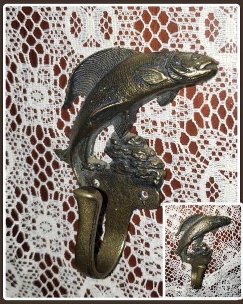 VINTAGE MID CENTURY SOLID BRASS NAUTICAL OCEAN SEA TROUT BASS FISH WALL HAT COAT HOOK DECOR