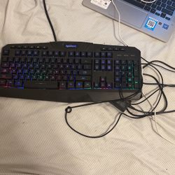 Razor Computer Keyboard  And Logitech Speakers 