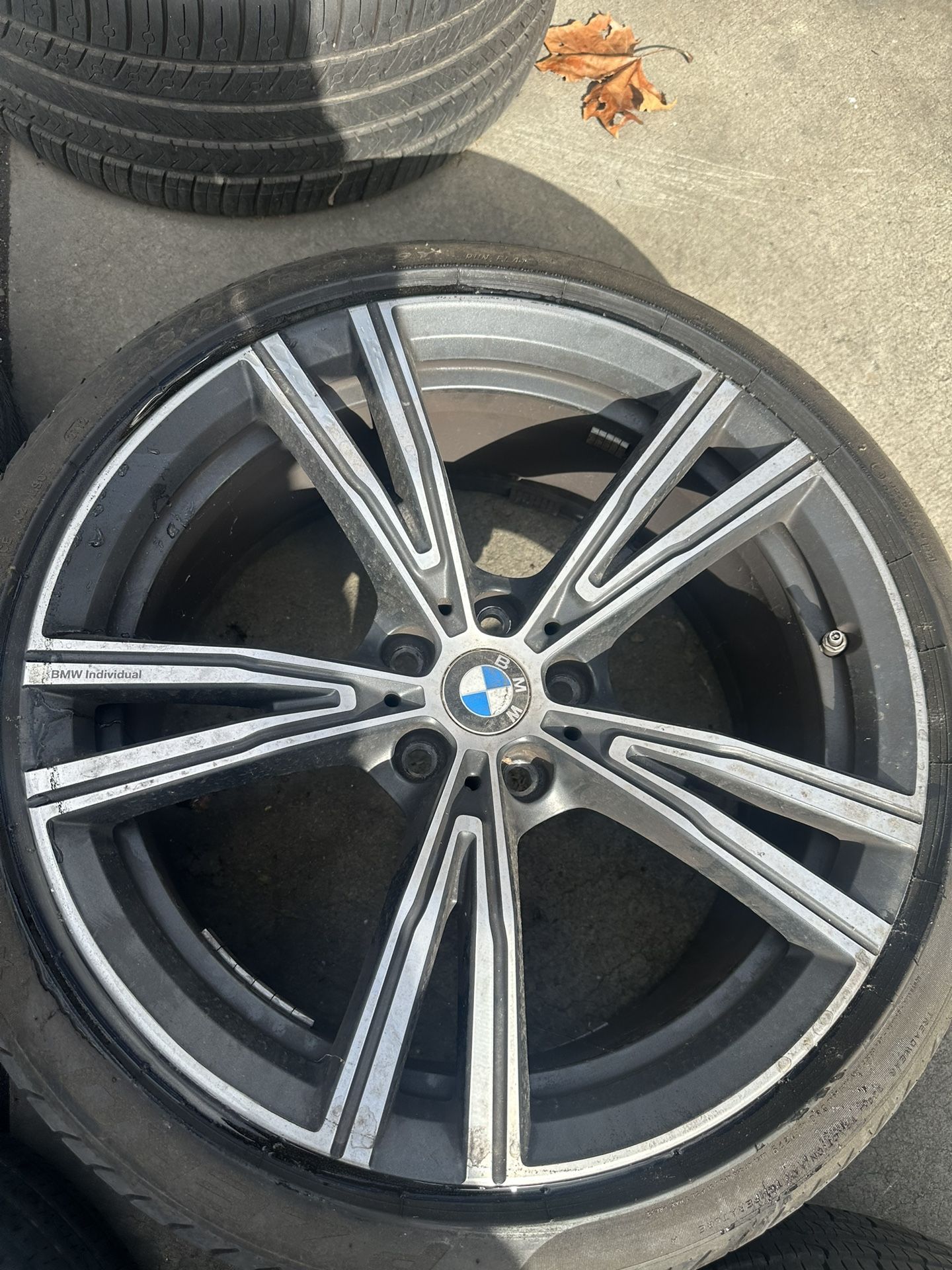 19” used rims for bmw with 225/40R19 tires size available