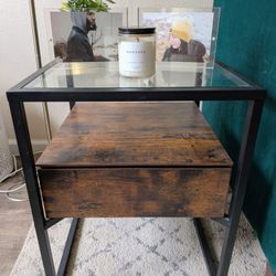 2 Side Tables 