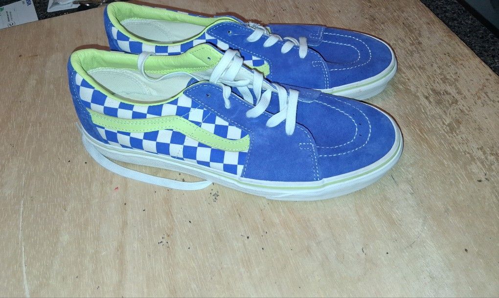 vans size 10.5 shoes 40 dollar each cada una