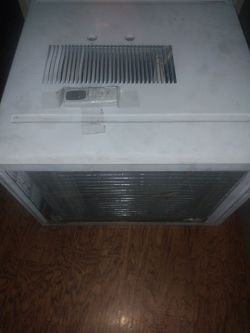 GE Window unit//btu18000// with remote yes it working good