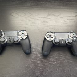 DualShock 4 Controllers (PS4) - Used