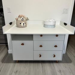 Baby changing table