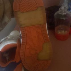 Off white shoes slightly worn still in great condition