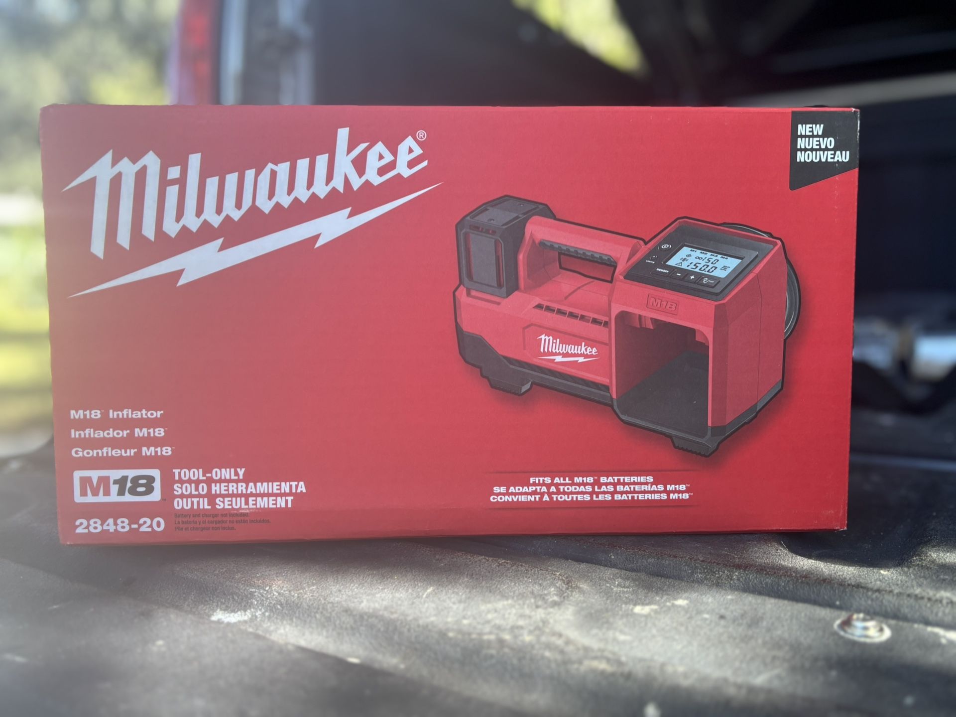 Milwaukee M18 18-Volt Lithium-Ion Cordless Electric Portable Inflator (Tool-Only)