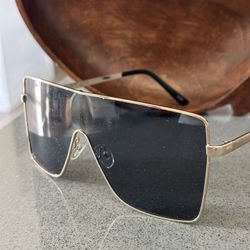 WOMEN’S SUNGLASSES 