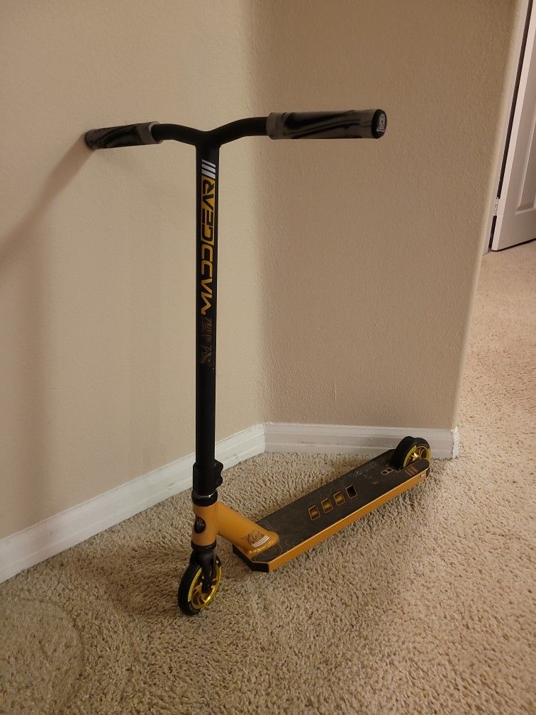 Kick Scooter Black/Gold/Grey Scooter