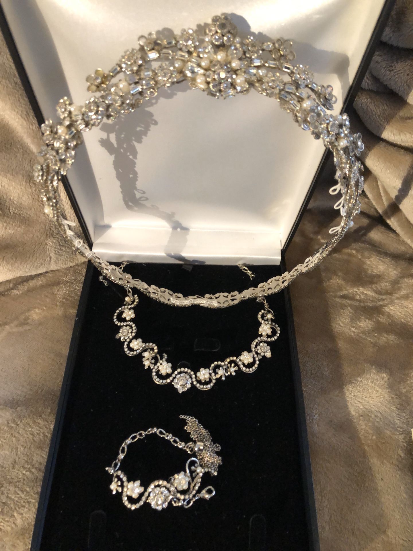 Carolina Bolton quince or wedding Tiara set