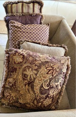 A sofa set and a painting