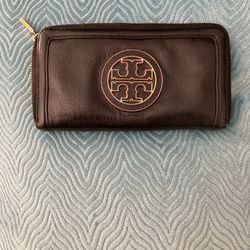 Tory burch black wallet cheap sale