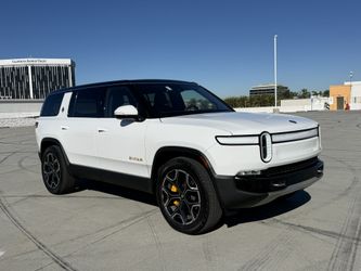 2022 Rivian R1S