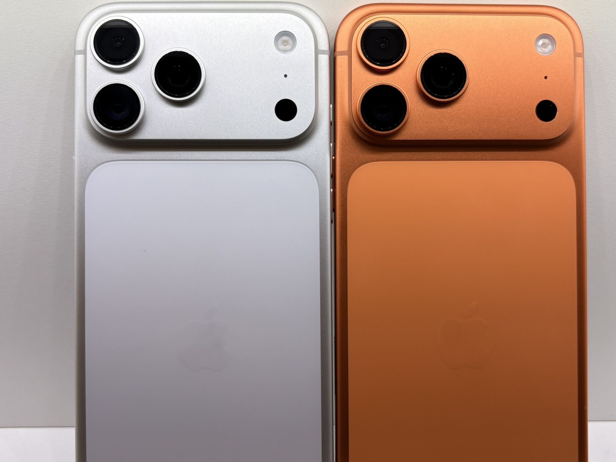 ORANGE IPHONE 17 PRO MAX NEW