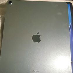 iPad Air 13-inch (m2) with box works good turns on to