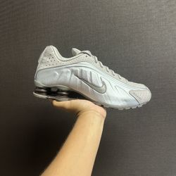 Nike Shox R4 ( Men’s) 