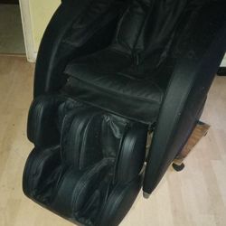Insignia Full body Massage Chair 699$ Or Best Offer!