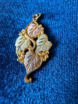 Vintage 10k Black Hills Gold Leaf Charm | Tri-Tone Gold | 2.5g