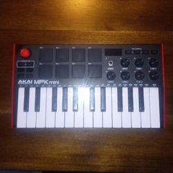 AKAI Mpk Mini MIDI Keyboard for production 