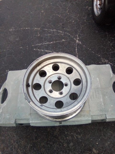 Good Used 15" Aluminum Rim 4.5" on 5 Hole $50 Half Price Of A New One ! Have New 15" Tires For Extra $50