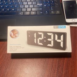 smart alarm clock with dimmer GH 0712L