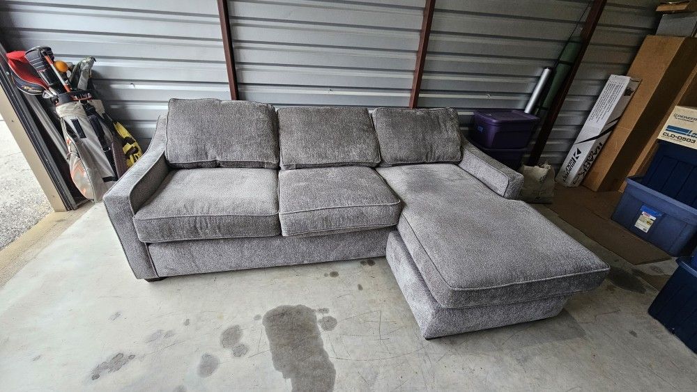 Bob's Furniture Couch With Chaise 