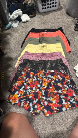 7 Pairs Of Name brand Shorts - Loft, Knox Rose And Columbia 