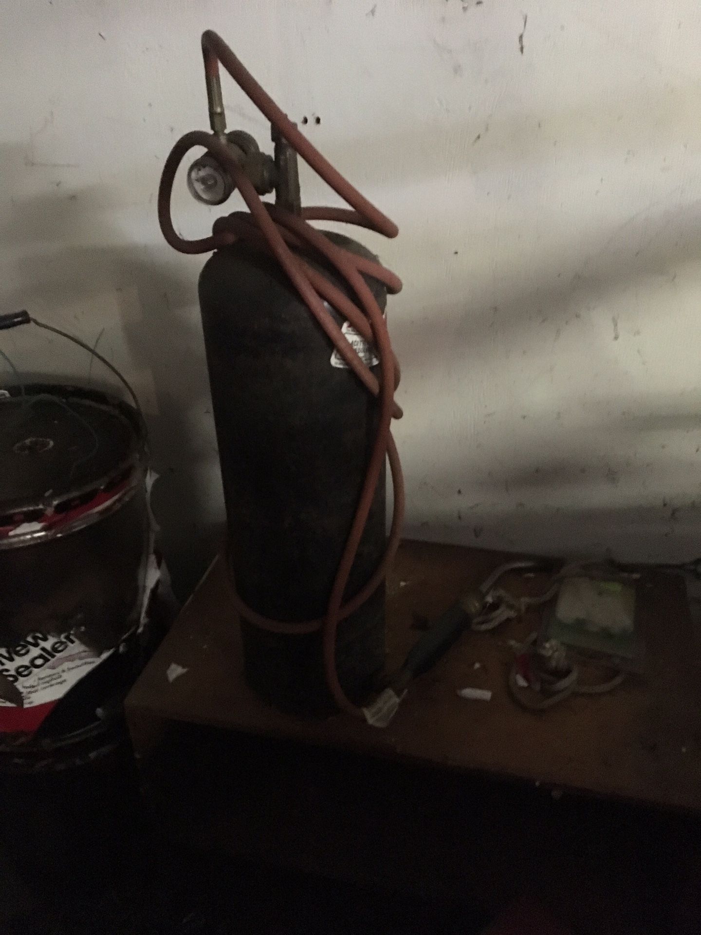 B bottle 1/2 full + regulator and torch