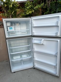 LG Fridge Silver 23cu ft 33x33x68🛑👍3 MONTHS WARRANTY