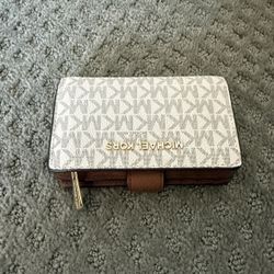 MICHAEL KORS WALLET (LOOKS NEW)