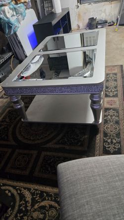 Avril Luxurious Table