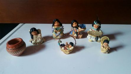 Adorable 7 pcs collection of karen Hahn like new been in storage pd 0ver 100 asking 25