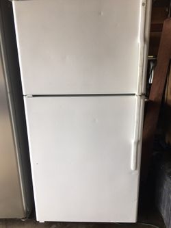 GE top and bottom Refrigirator