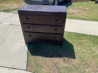 👉🏽Free*Free 3 drawer dresser 👈🏽