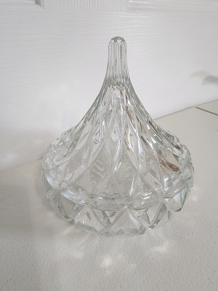 Elegant Diamond Cut Crystal Lidded Ring Jewelry Dish In Hersheys Kisses Shape