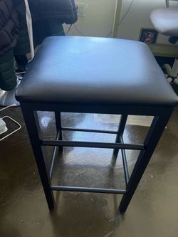 2 black stools
