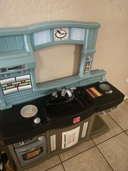 STEP 2 PLAY PRETEND KITCHEN