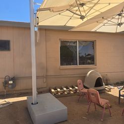 Outdoor commercial umbrella