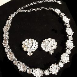c1955 LISNER FLORAL SWAVORSKI CRYSTAL RHINESTONE COLLAR  NECKLACE & Matching EARRINGS Demi-Parure 