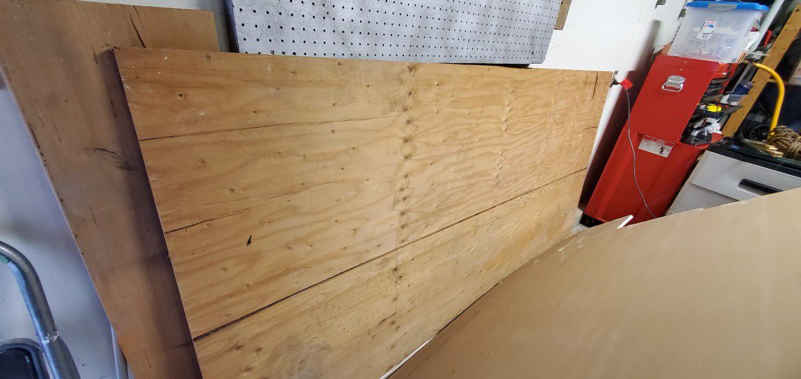 Free plywood panel