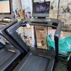 New Model Nordictrack Commercial 1250 treadmill- 22" wide belt - 1100$