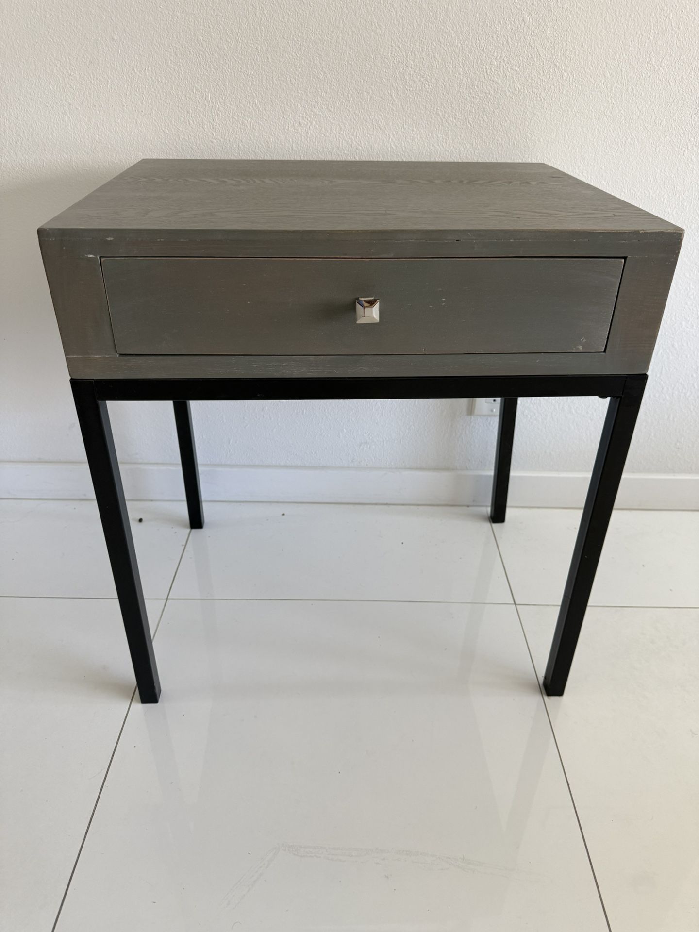 End Table / Nightstand